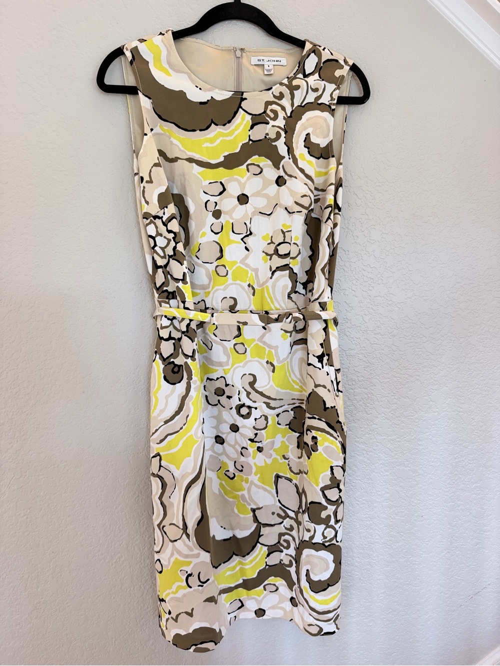 St. John Sleeveless Belted Sheath Dress Abstract Floral Print Size 8
